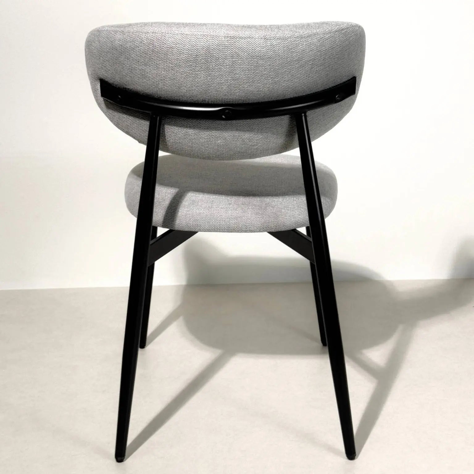 Modern Elegance Grey Dining Chair - Sleek Metal Frame & Fabric Upholstery Luxury Casa